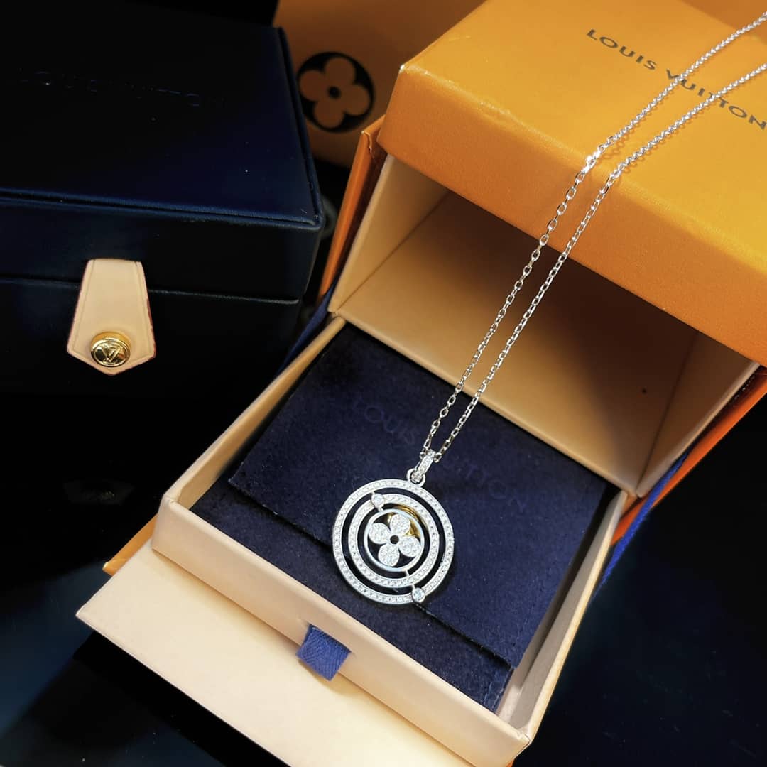 Fake L0vis Vvtt0n Logo Necklace