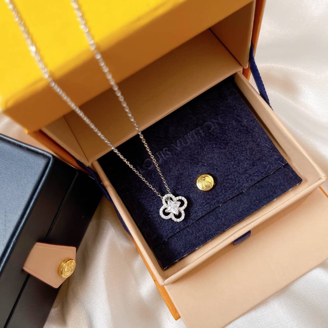 L0vis Vvtt0n Necklace For Sale