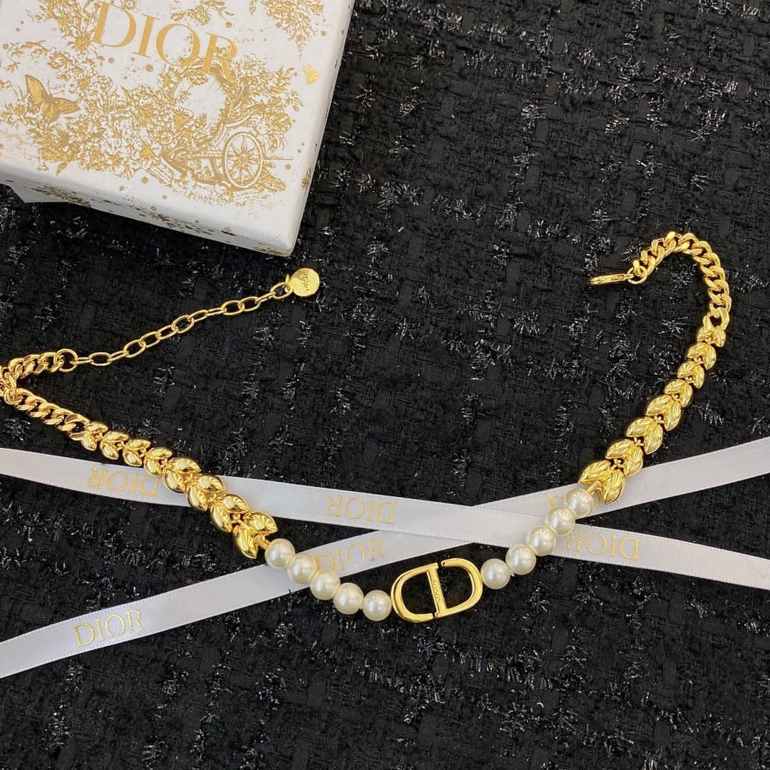 7 Star Chr1st1an D10r Necklace