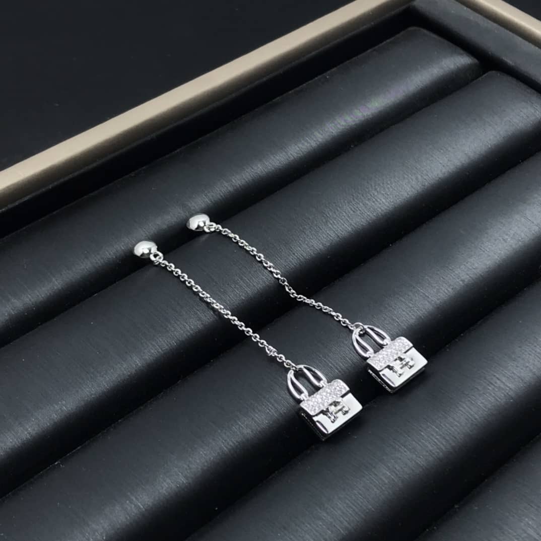 Fake H**me5 Logo Earring