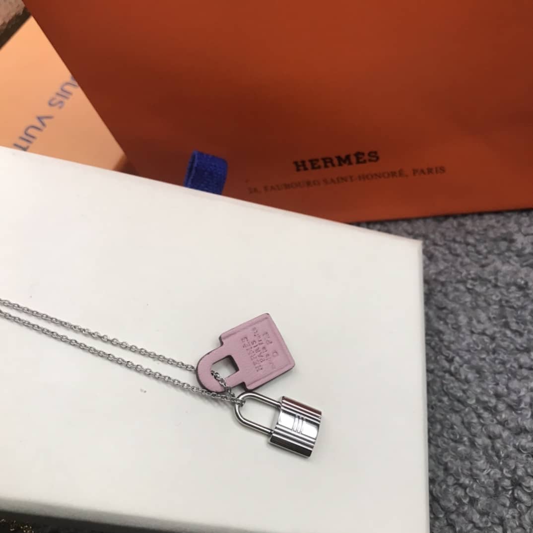 H**me5 Necklace First Copy