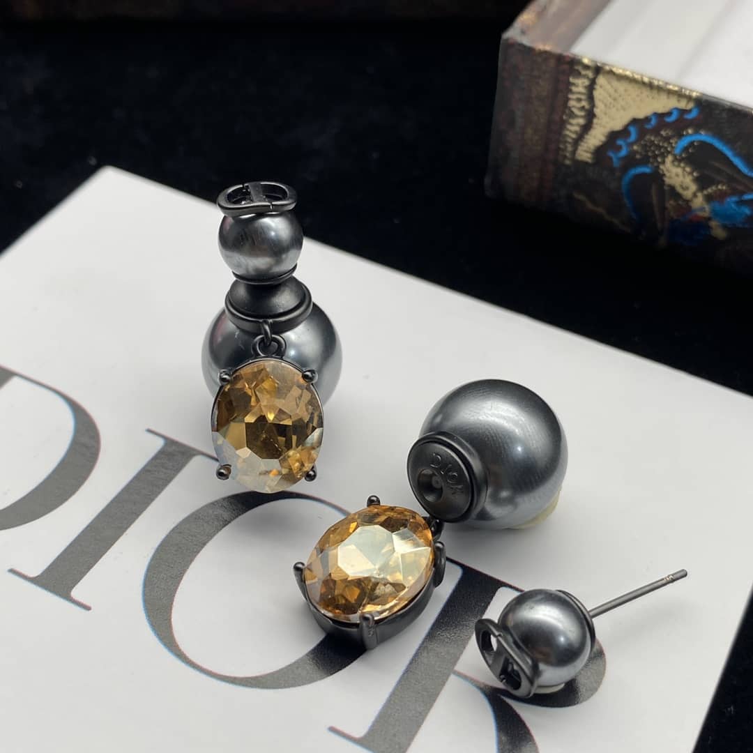 Best Chr1st1an D10r Classic Earring