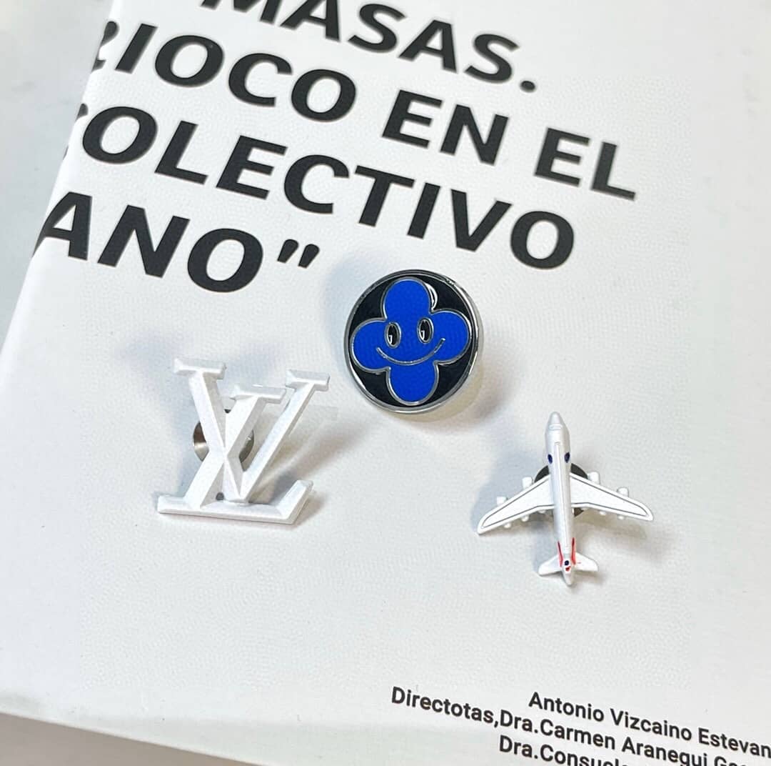 Replica L0vis Vvtt0n Brooch