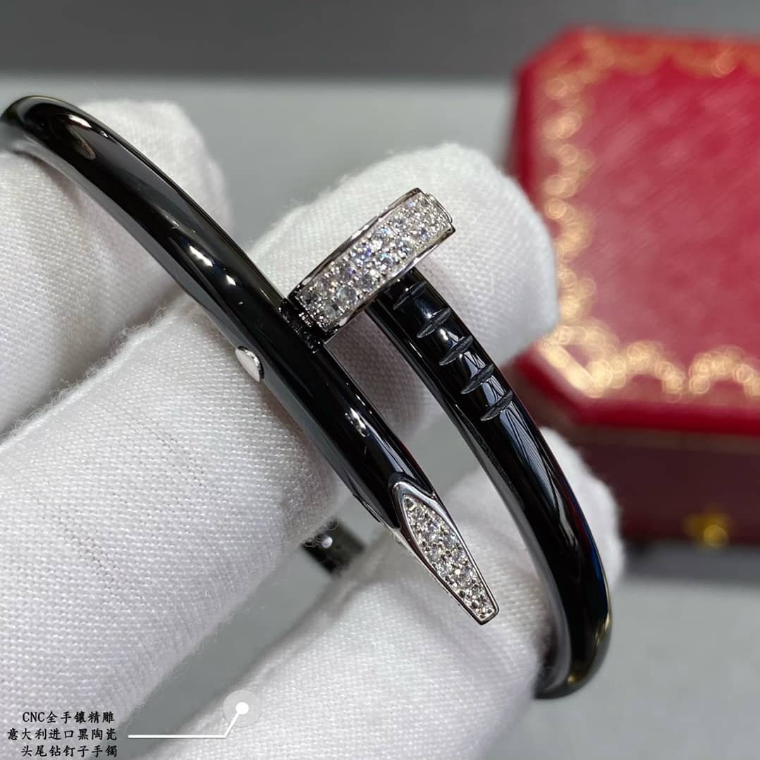 7 Star Ca*t1er Bracelet