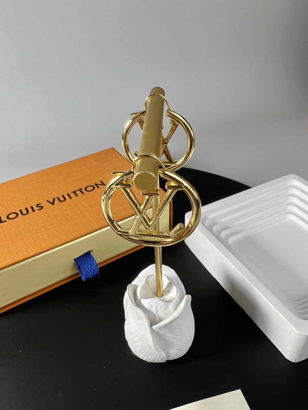 Fake L0vis Vvtt0n Logo Earring