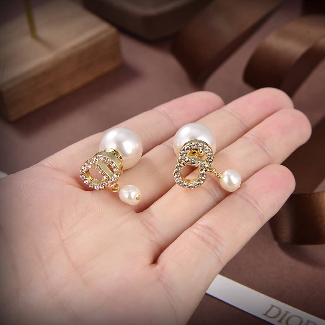 Top Quality Chr1st1an D10r Earring