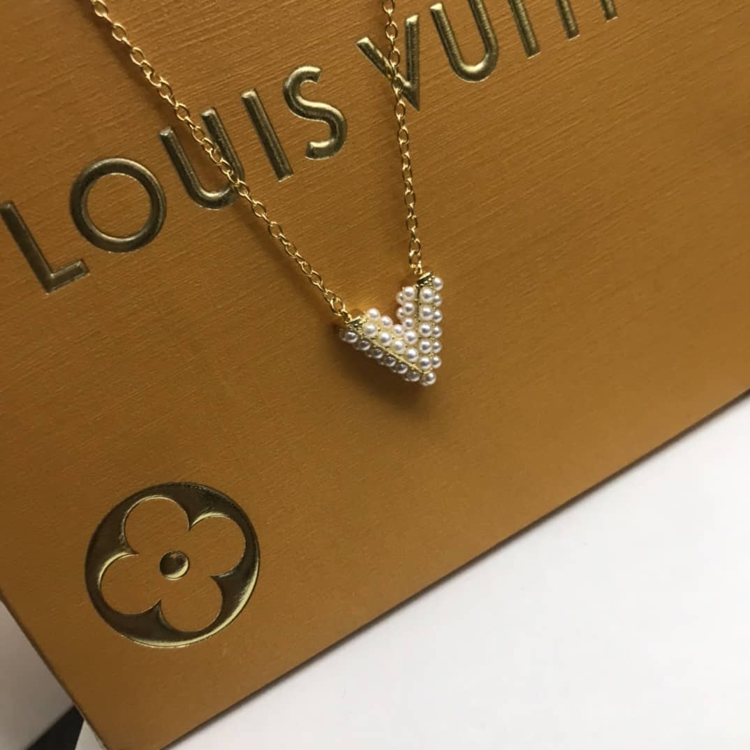Wholesale L0vis Vvtt0n AAA+ Necklace