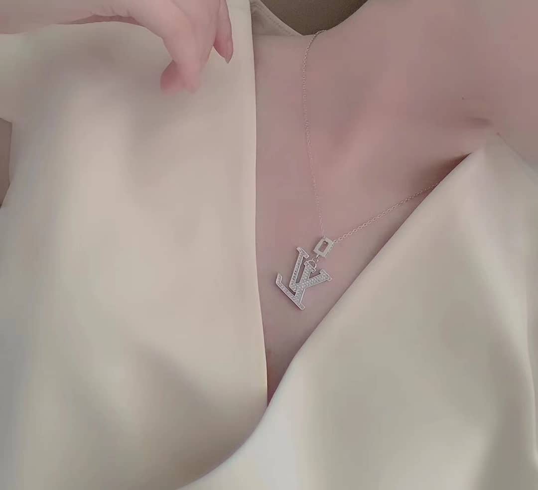 Knockoff L0vis Vvtt0n Logo Necklace
