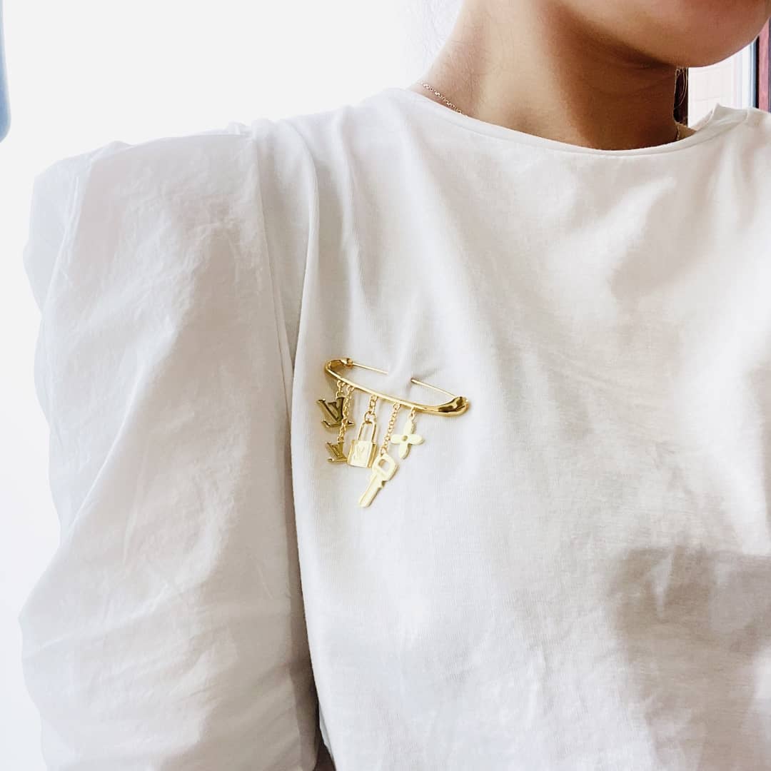 Wholesale L0vis Vvtt0n Logo Brooch