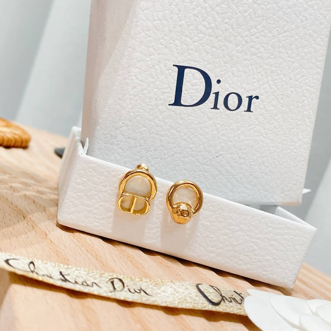 7 Star Chr1st1an D10r Earring