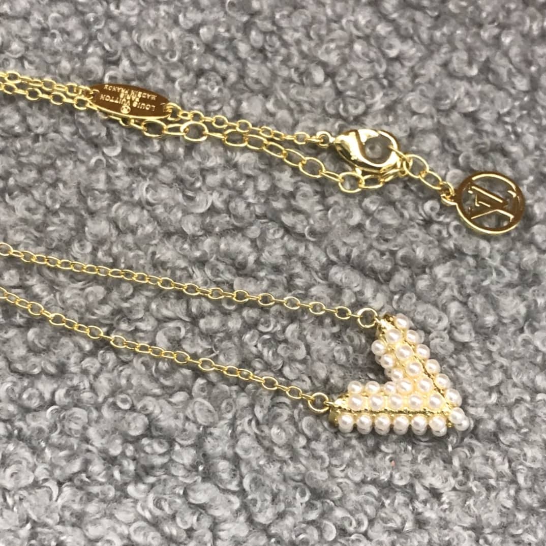 Wholesale L0vis Vvtt0n AAA+ Necklace