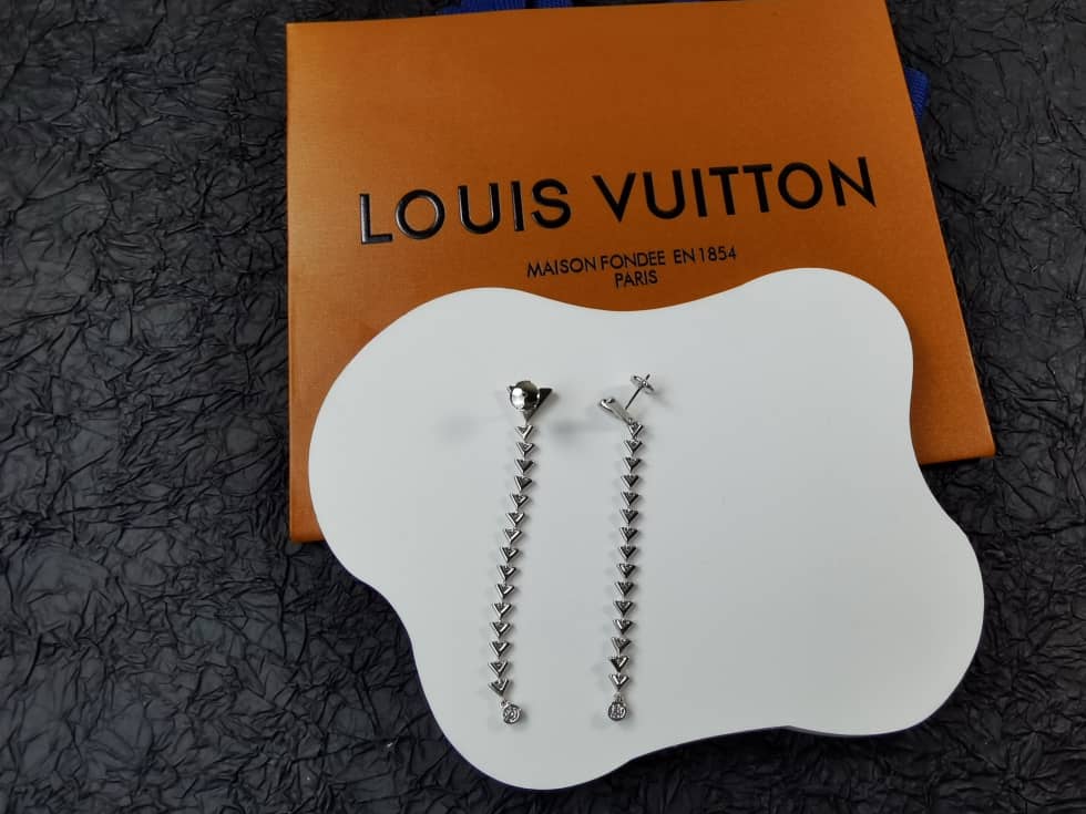 High Quality L0vis Vvtt0n Earring