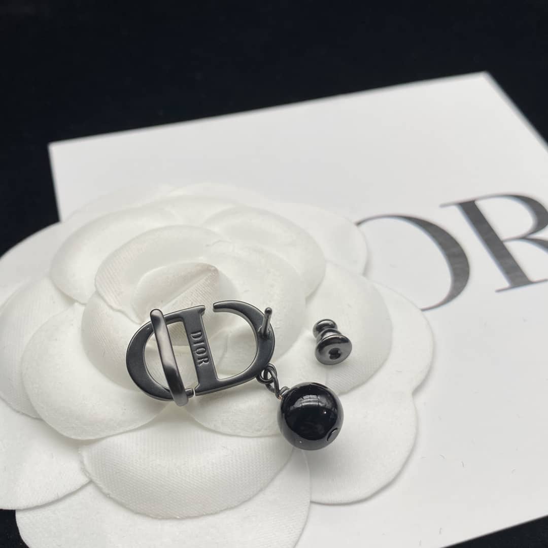 Best Chr1st1an D10r Classic Earring