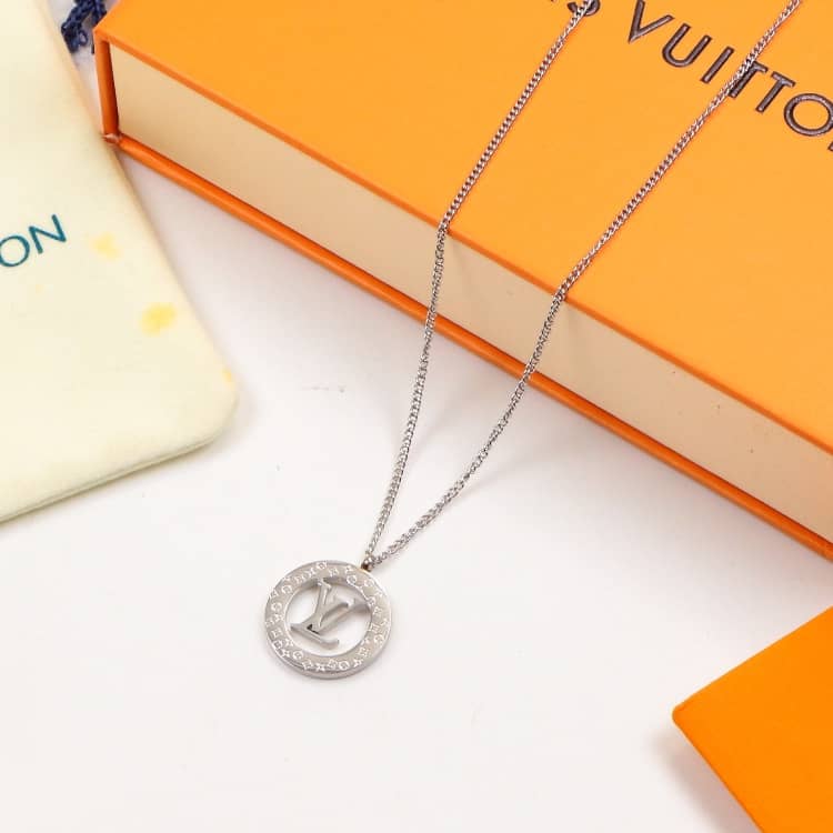 Fake L0vis Vvtt0n Logo Necklace