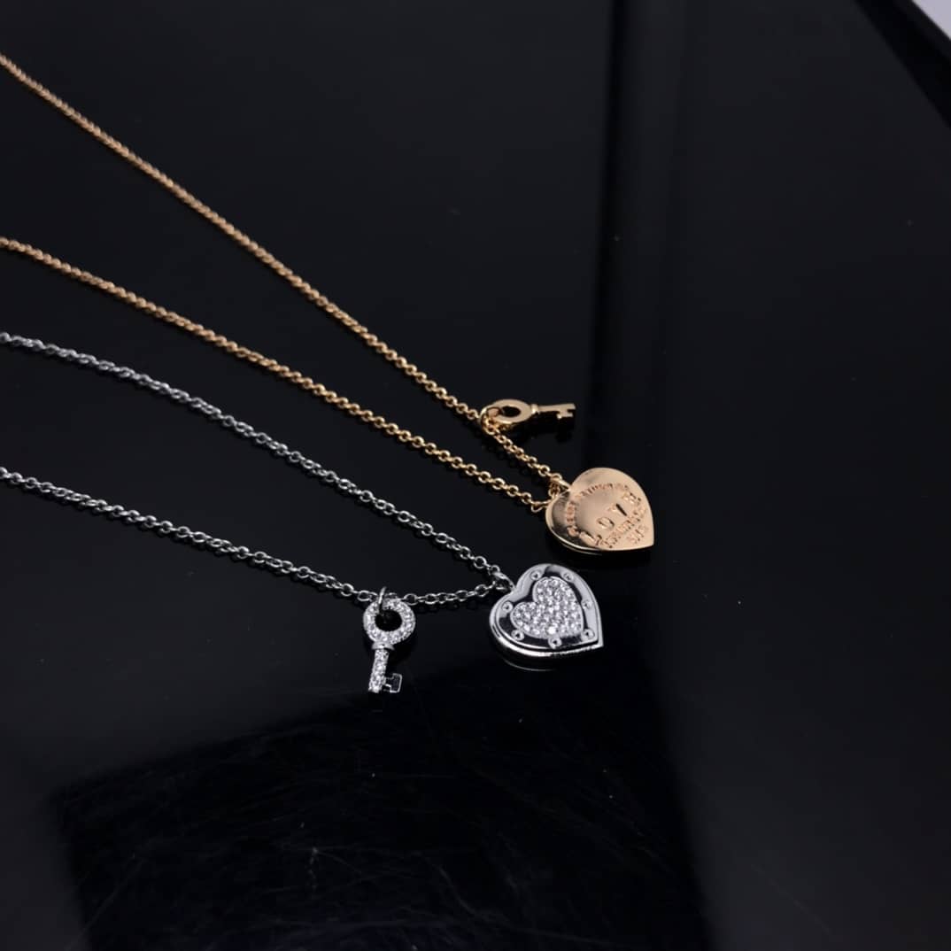 Knockoff T*f*ny Logo Necklace