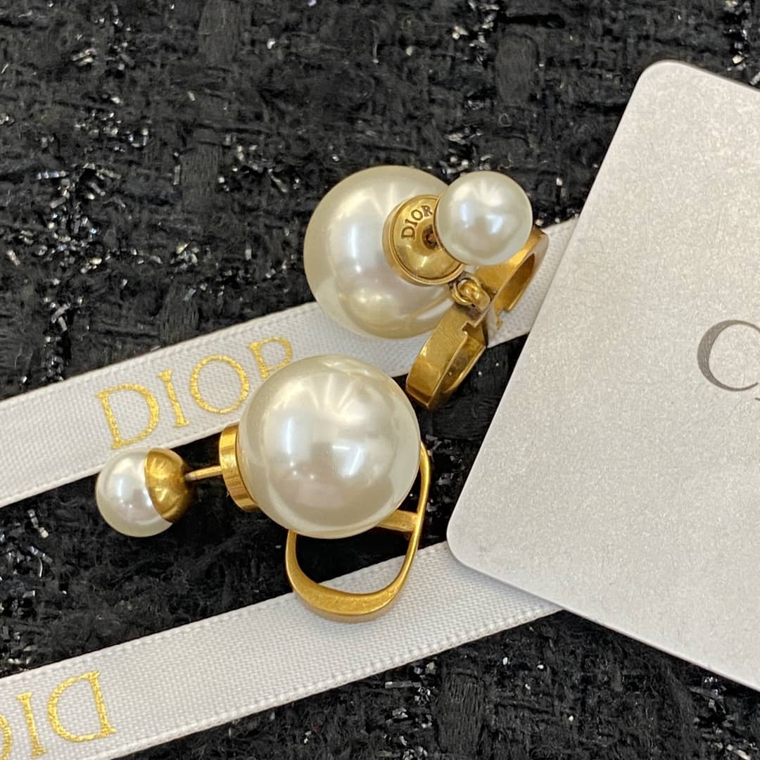 Top Quality Chr1st1an D10r Earring