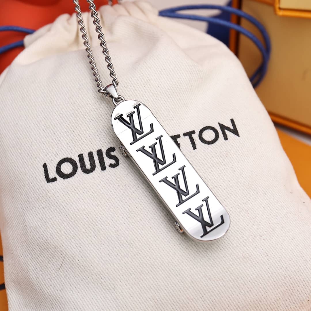 Wholesale L0vis Vvtt0n AAA+ Necklace