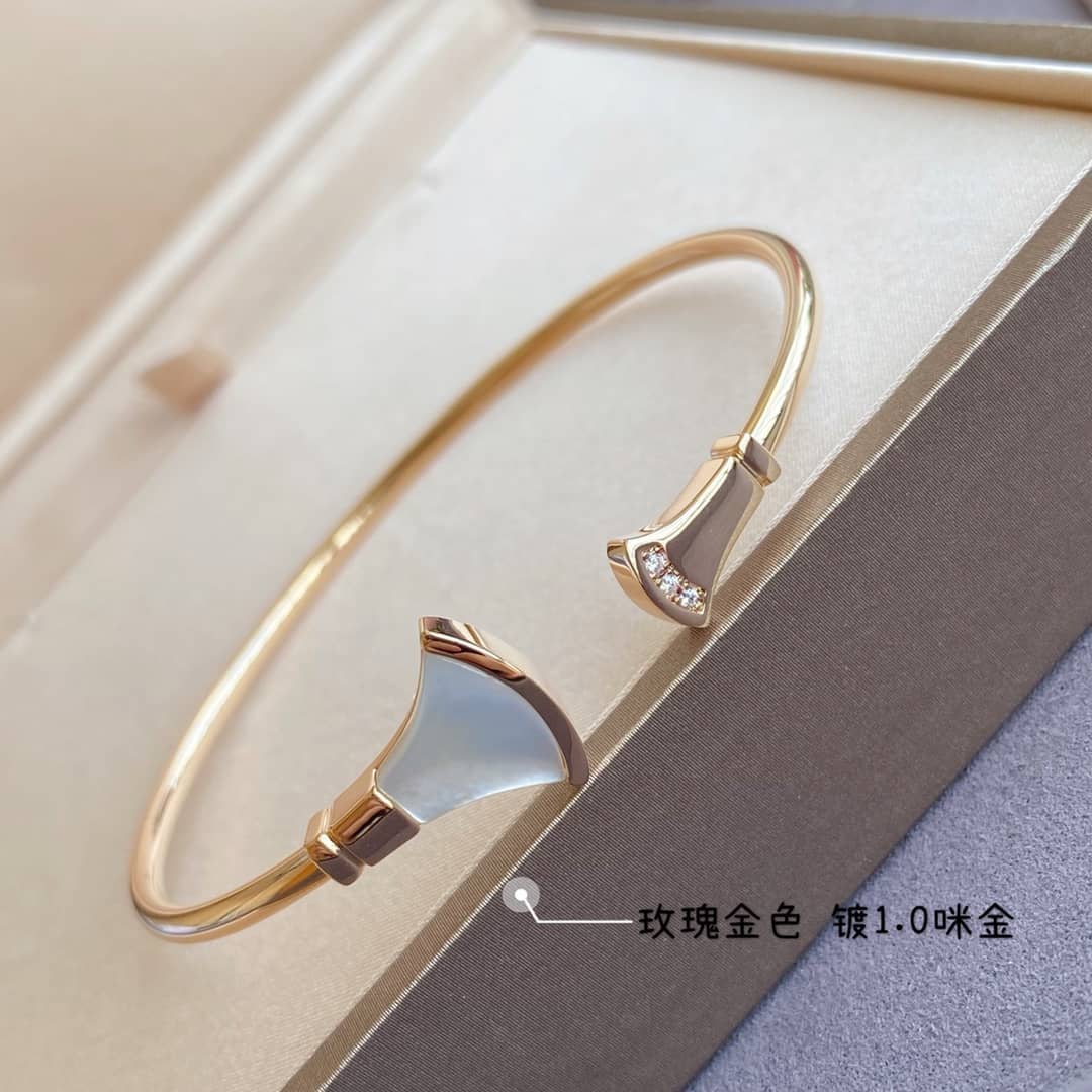 Knockoff Bv1g*ai Logo Bracelet