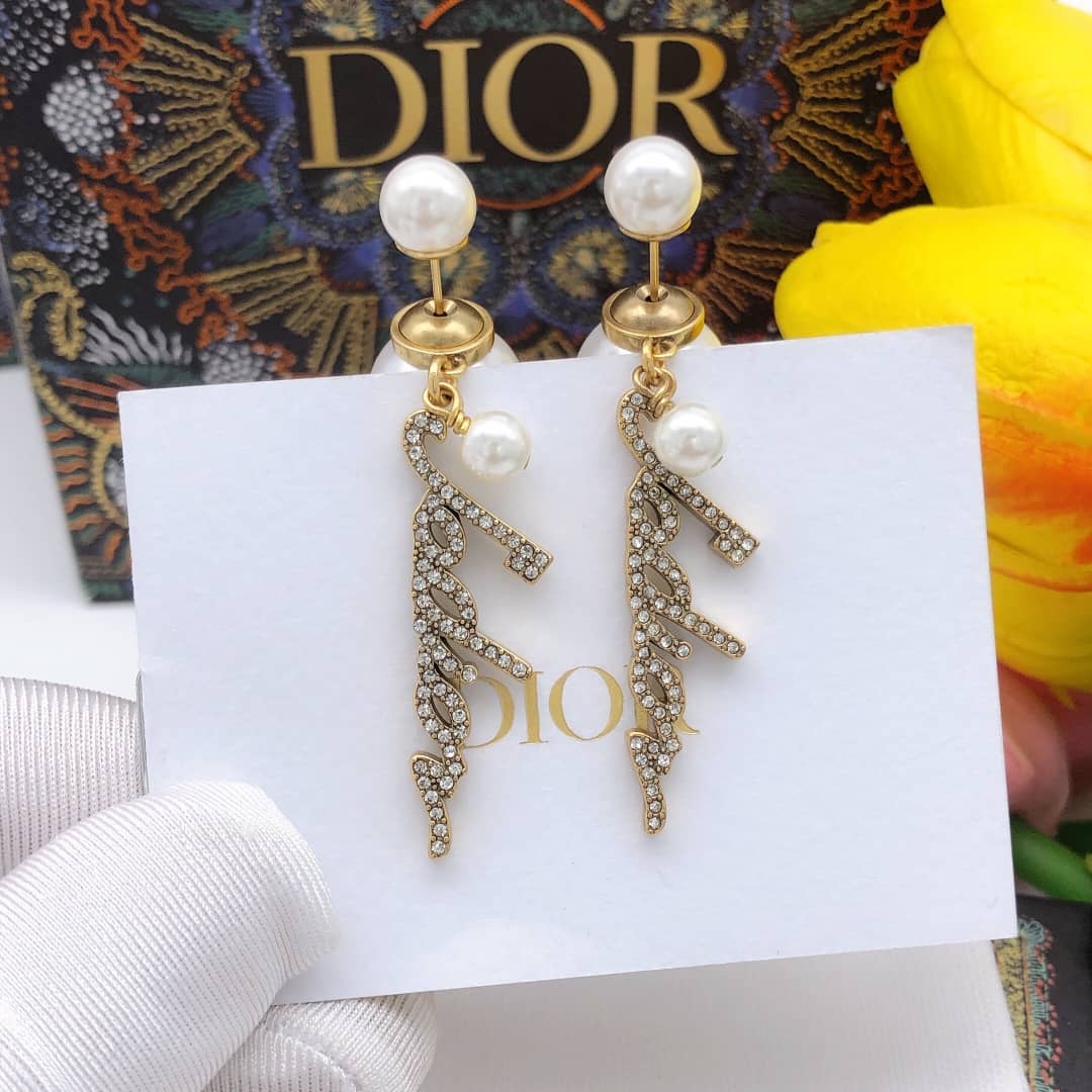 Best Chr1st1an D10r Classic Earring