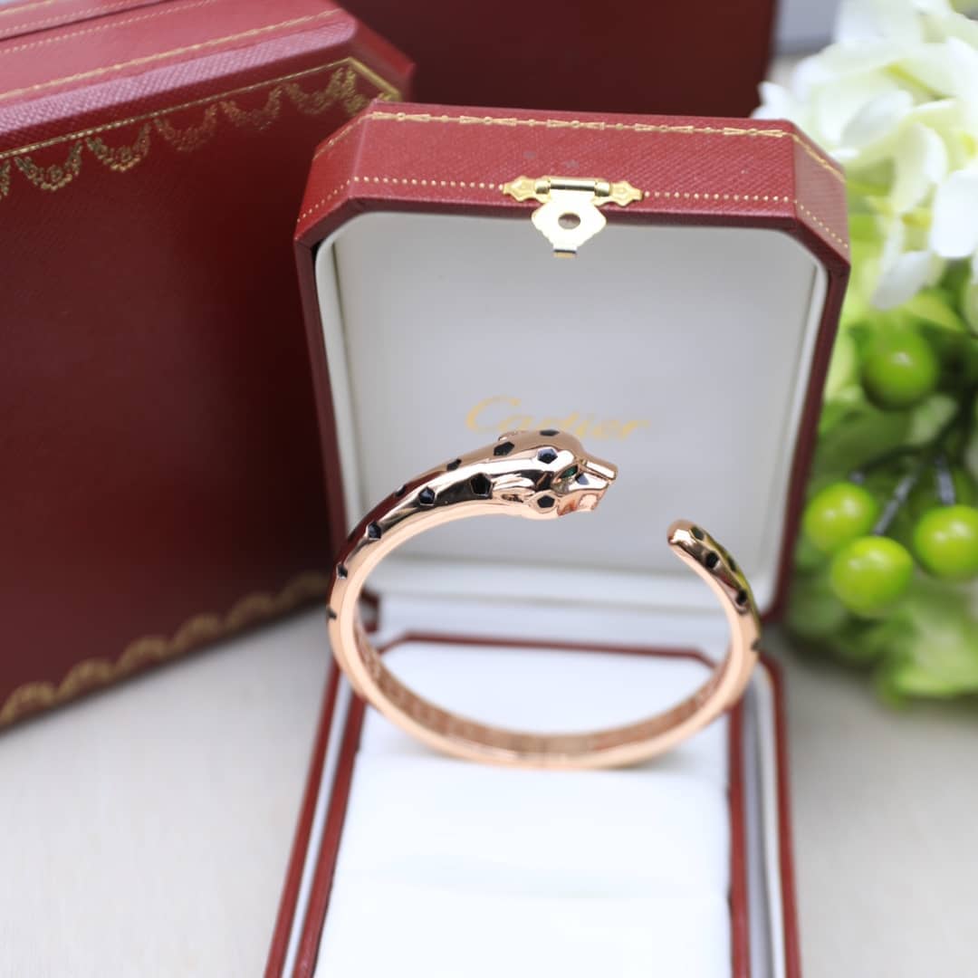 7 Star Ca*t1er Bracelet