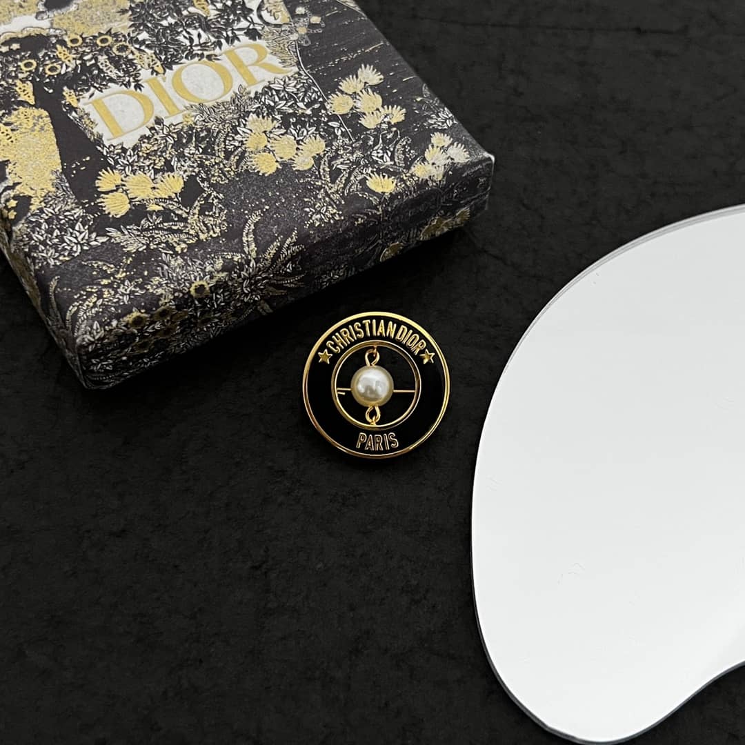 Top Quality Chr1st1an D10r Brooch