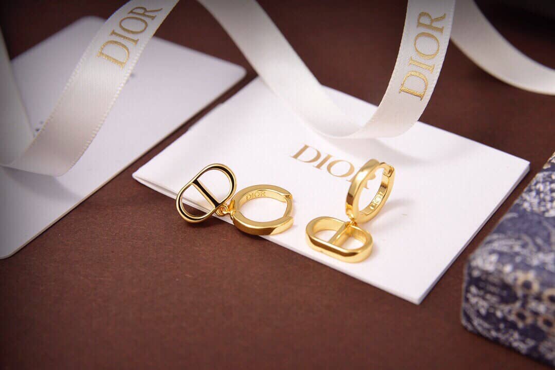 Best Chr1st1an D10r Classic Earring