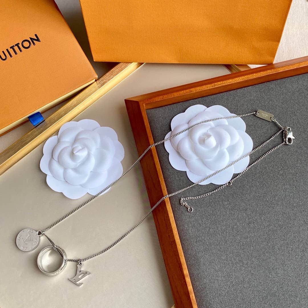 L0vis Vvtt0n Necklace First Copy