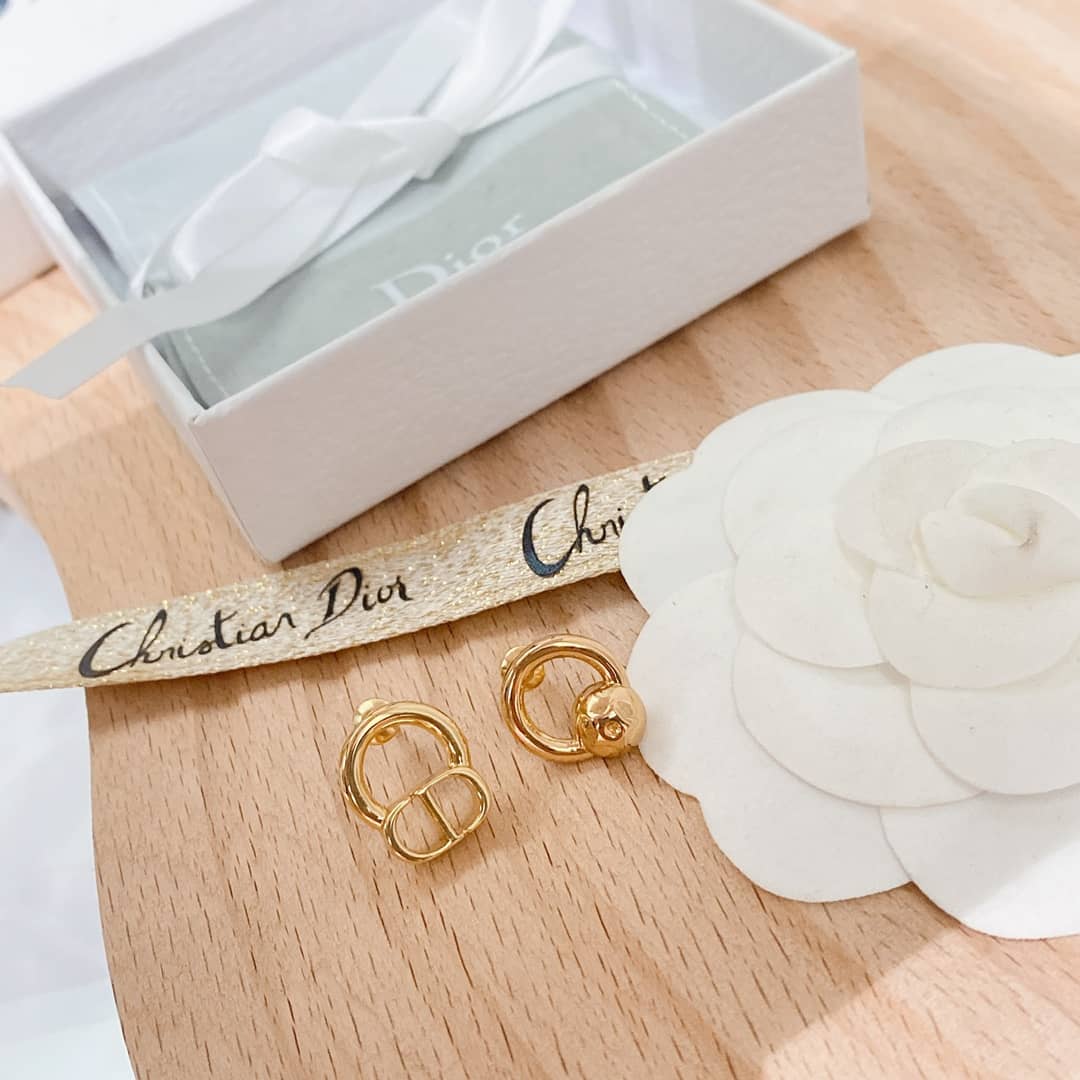 7 Star Chr1st1an D10r Earring