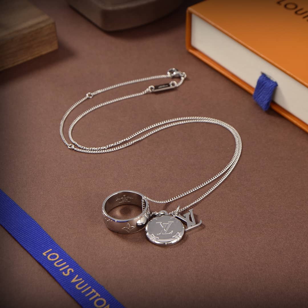 7 Star L0vis Vvtt0n Necklace