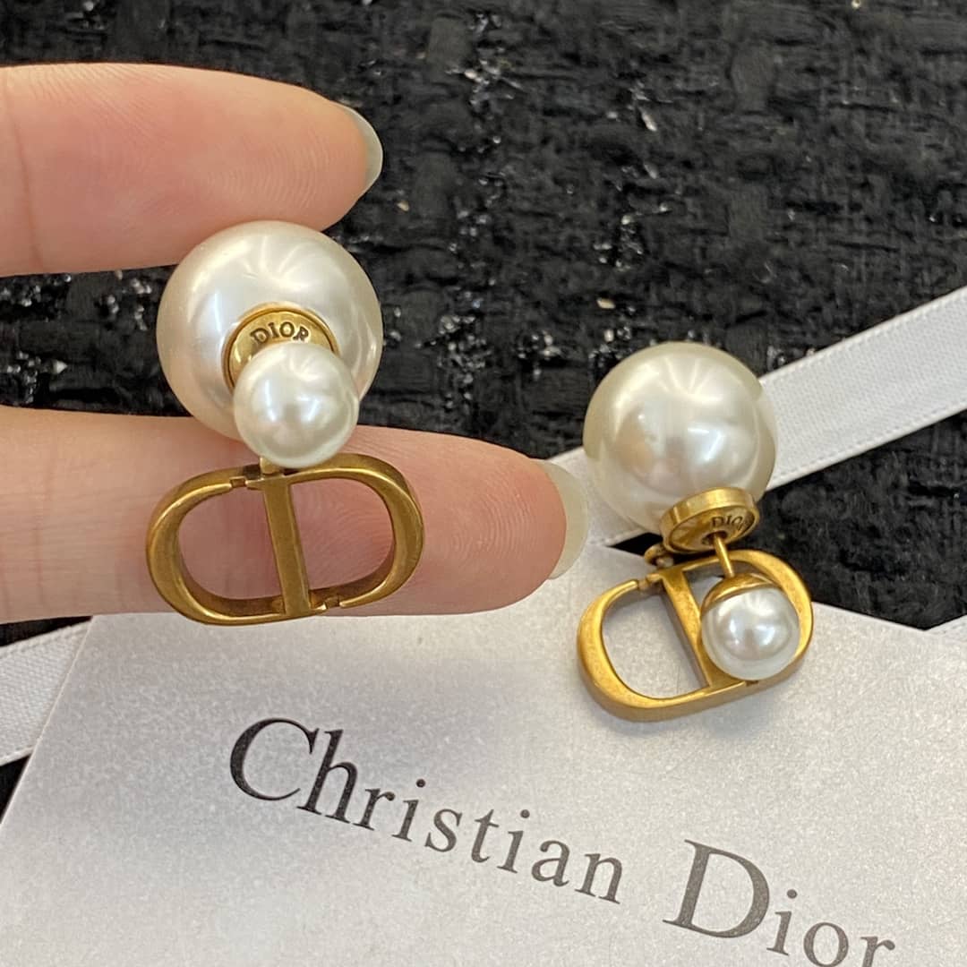 Top Quality Chr1st1an D10r Earring