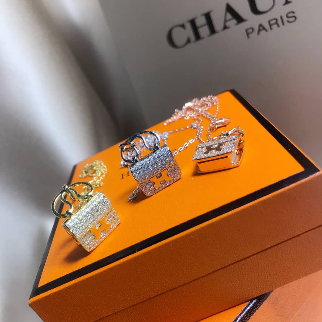 Fake H**me5 Logo Necklace