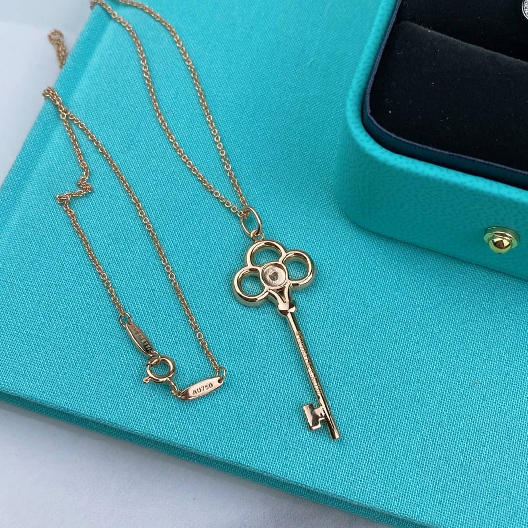 T*f*ny Necklace For Sale