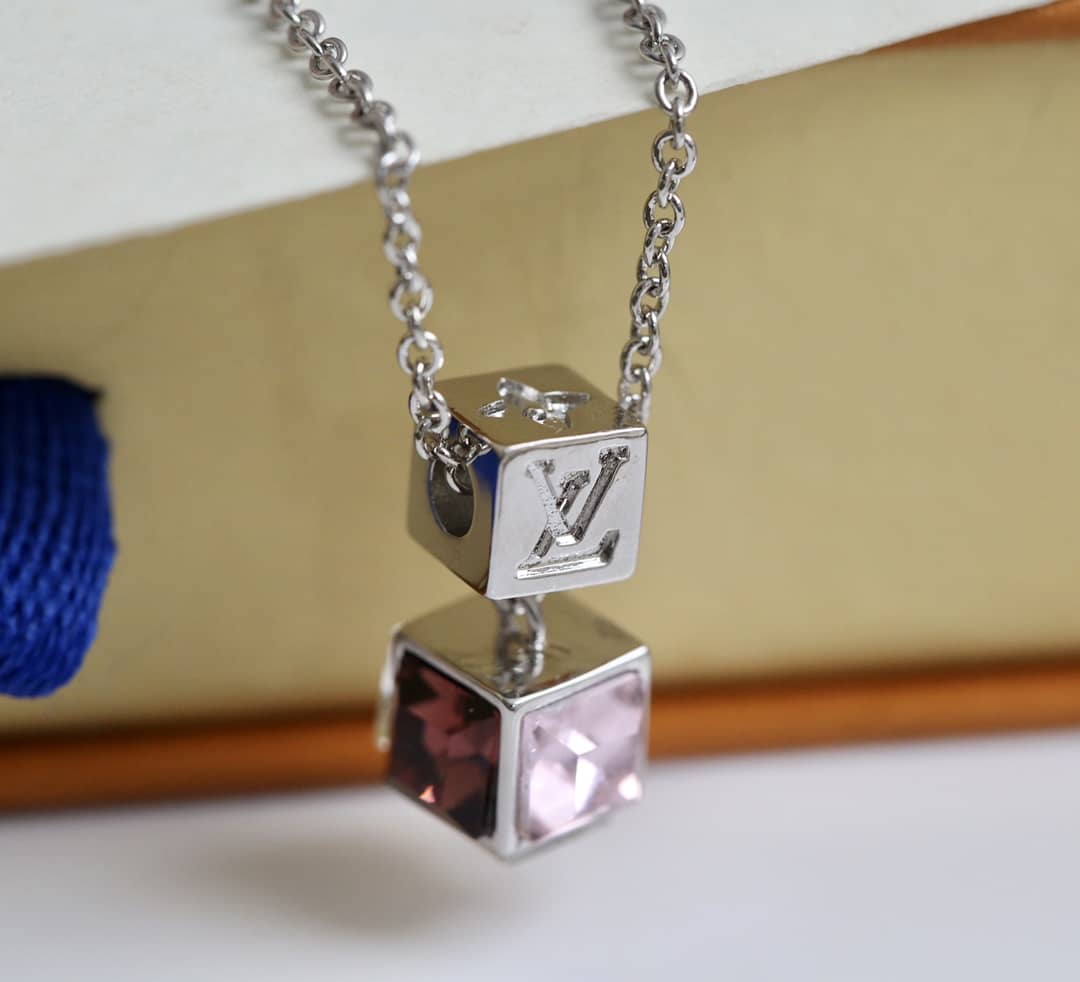 Best L0vis Vvtt0n Classic Necklace