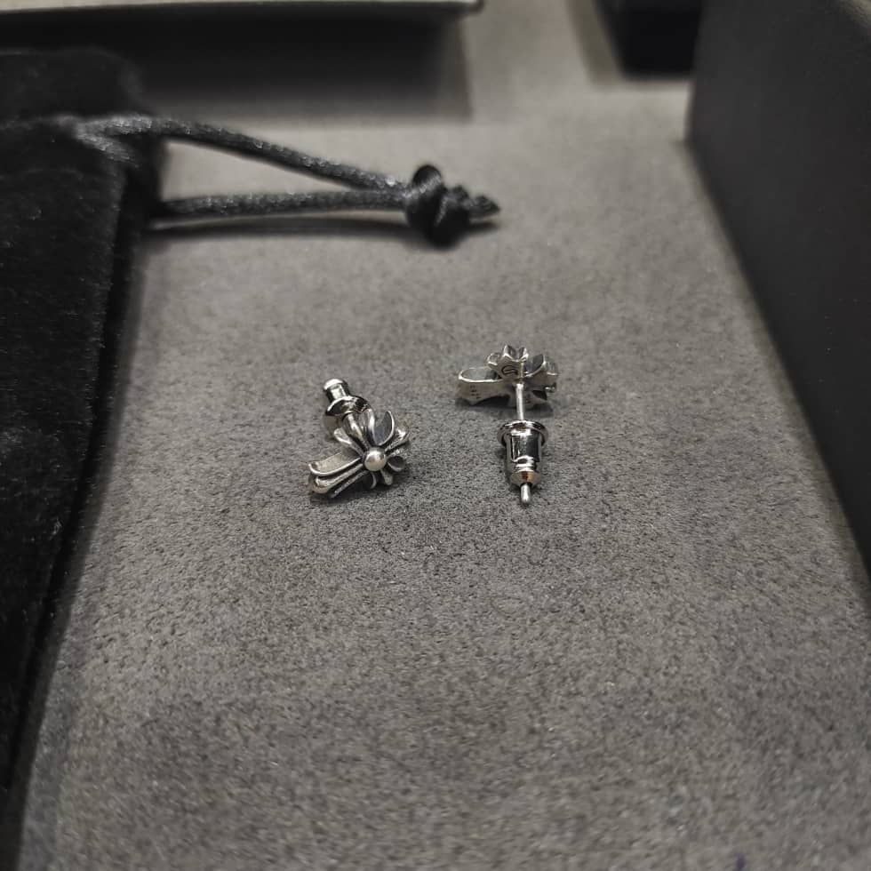 7 Star Ch*0me He**ts Earring