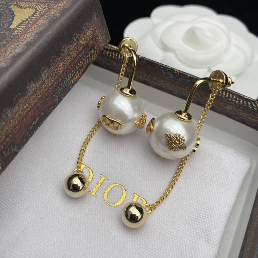 Knockoff Chr1st1an D10r Logo Earring