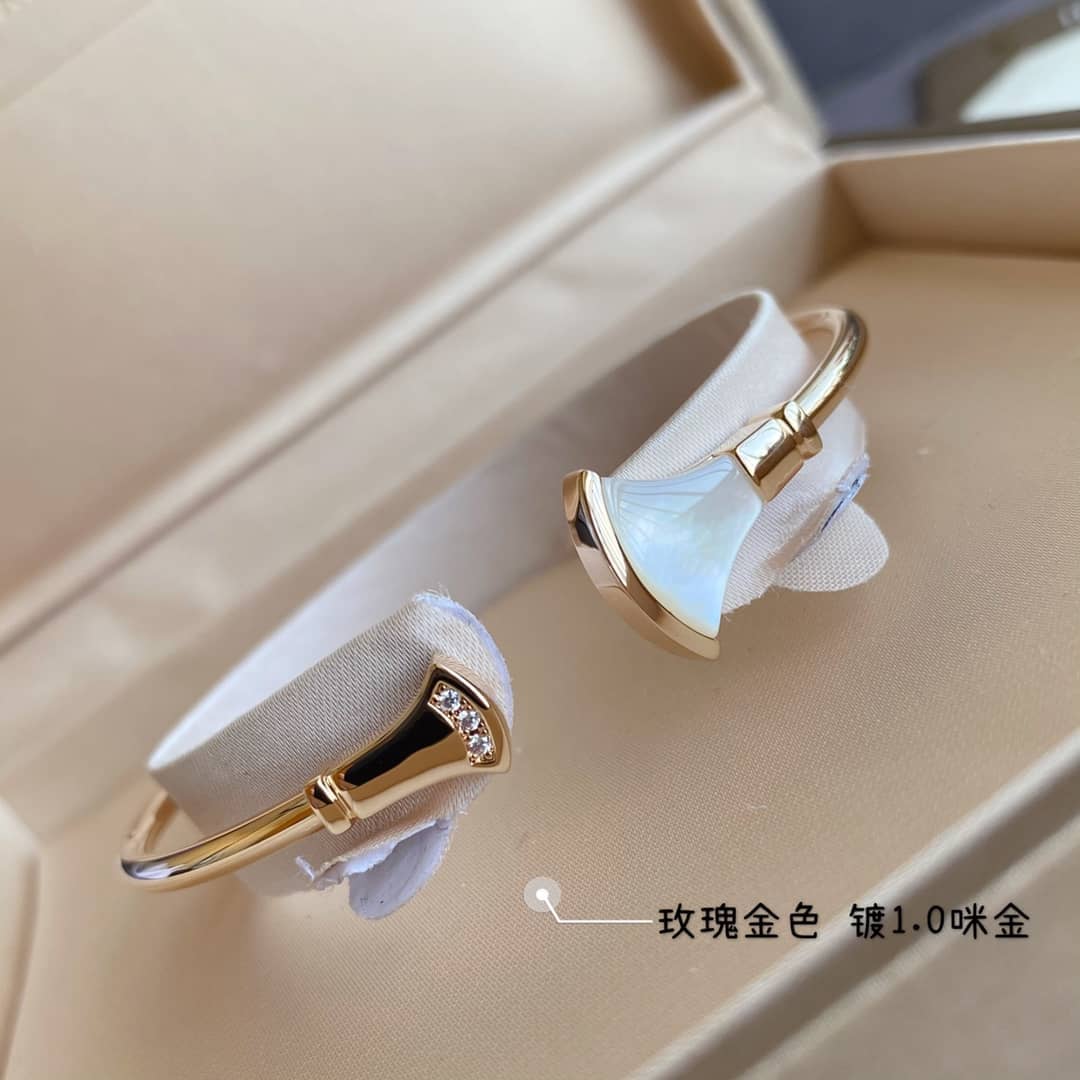 Knockoff Bv1g*ai Logo Bracelet