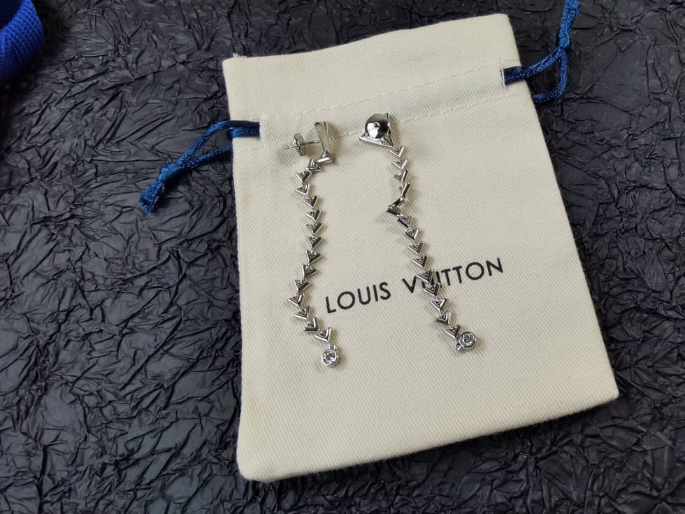 High Quality L0vis Vvtt0n Earring