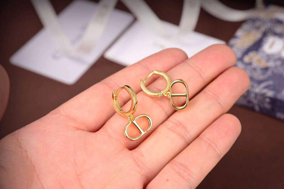 Best Chr1st1an D10r Classic Earring