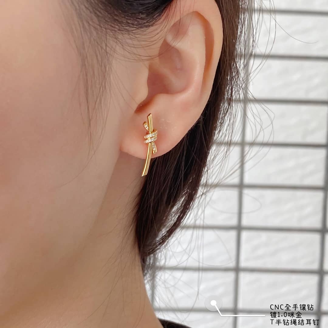 Knockoff T*f*ny Logo Earring