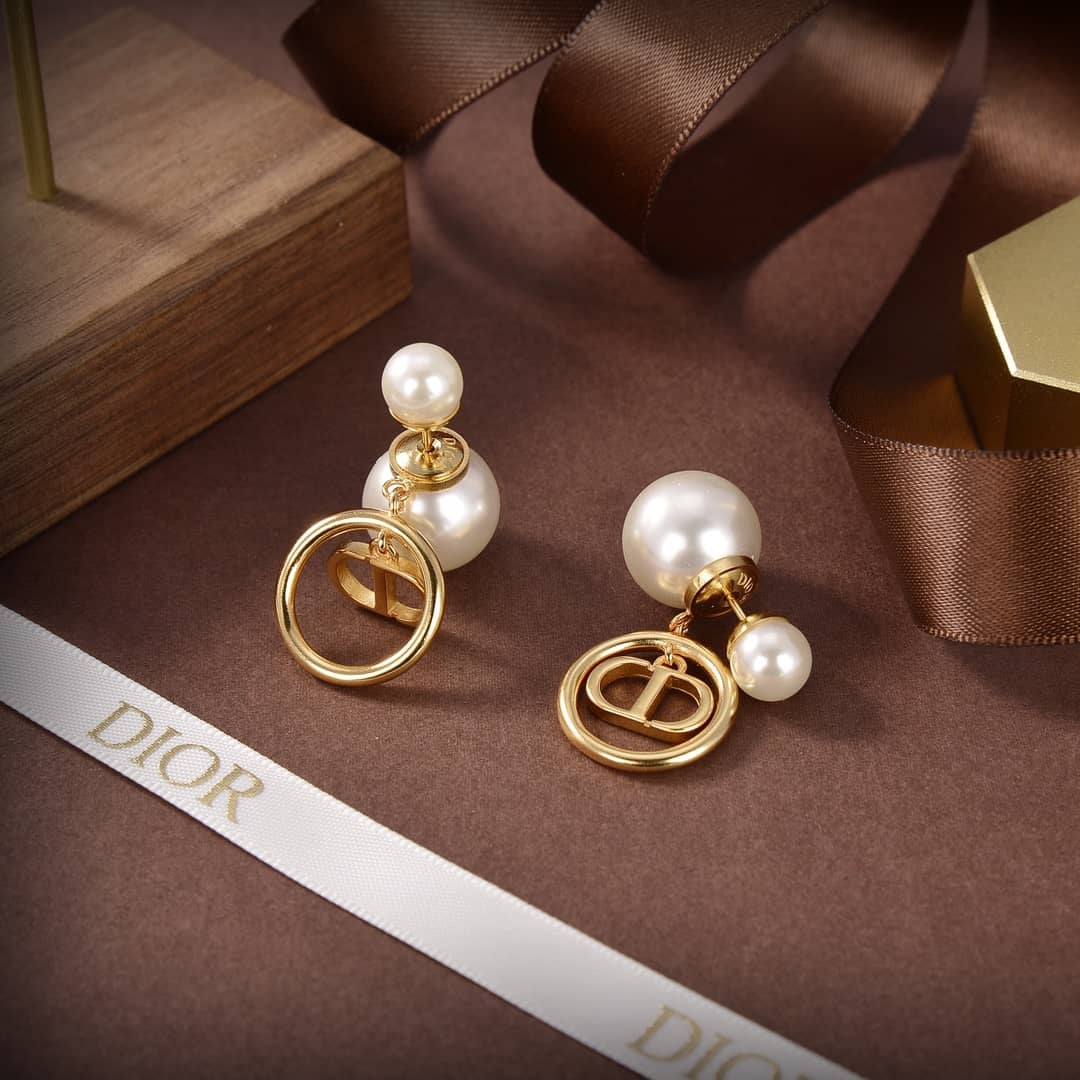 Best Chr1st1an D10r Classic Earring