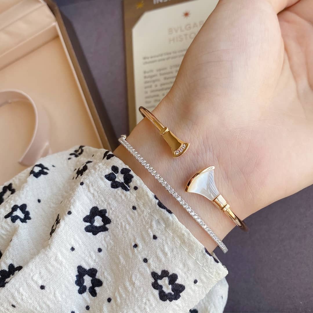 Knockoff Bv1g*ai Logo Bracelet