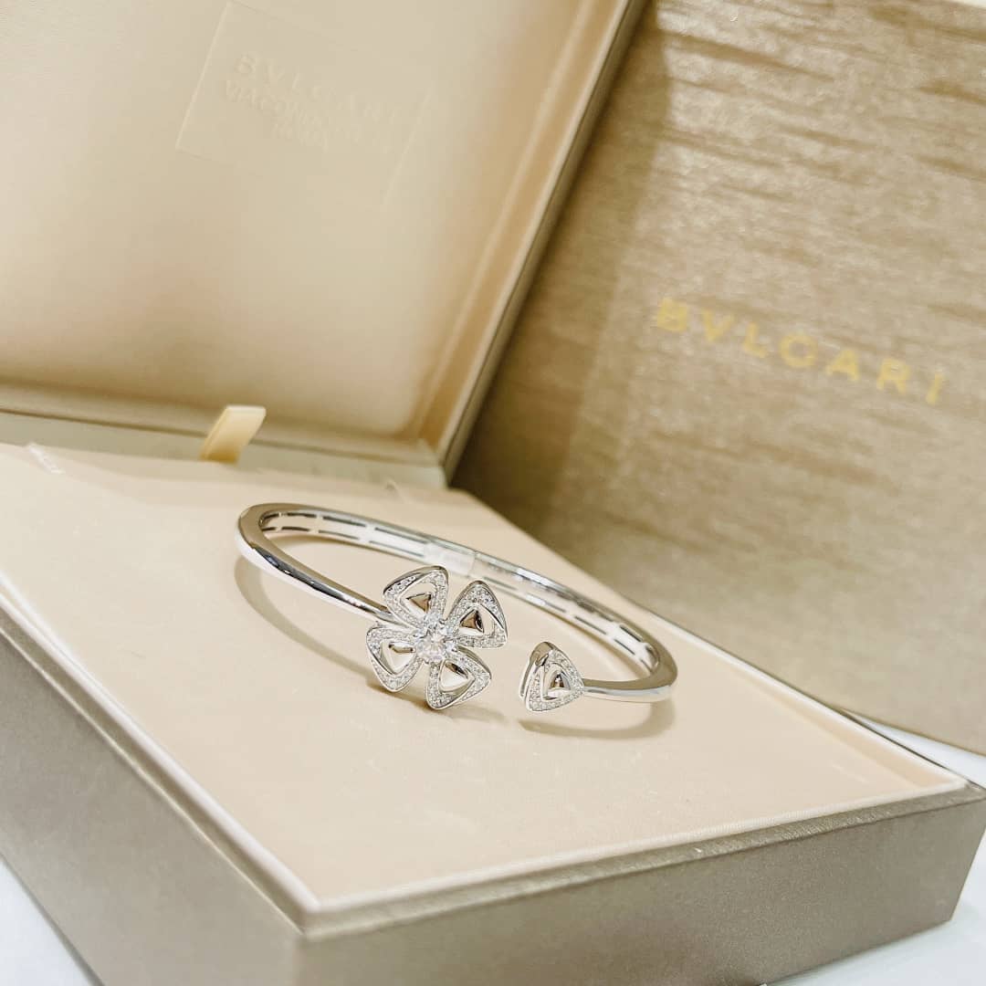 Knockoff Bv1g*ai Logo Bracelet