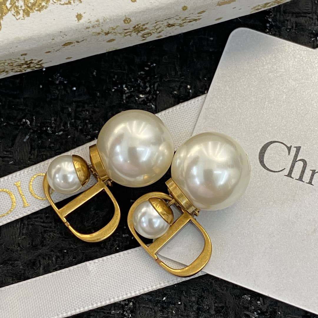 Top Quality Chr1st1an D10r Earring