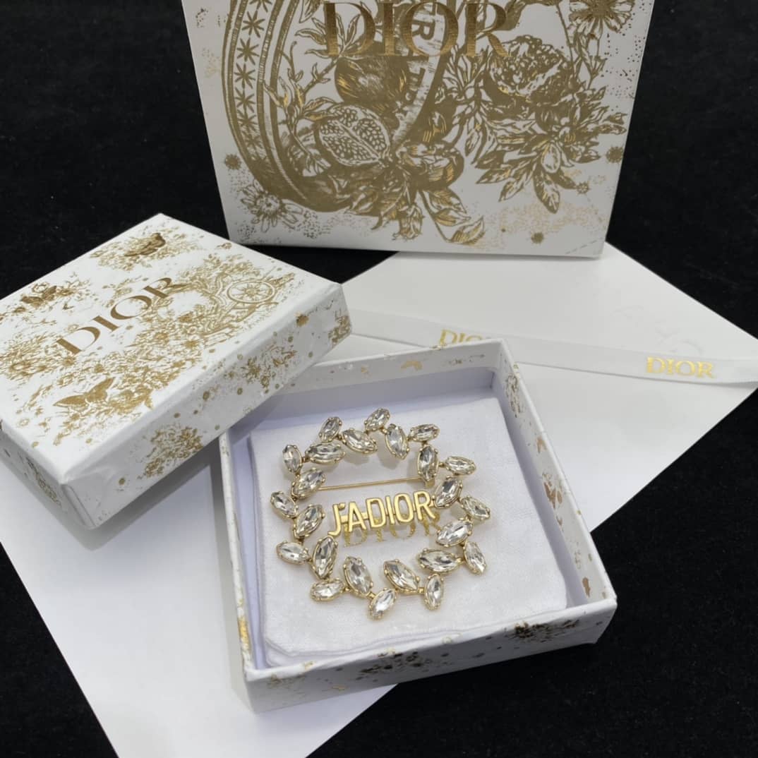 7 Star Chr1st1an D10r Brooch