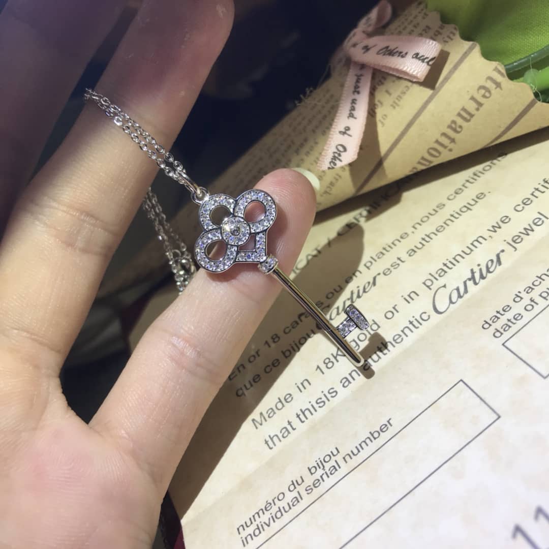 7 Star Ca*t1er Necklace