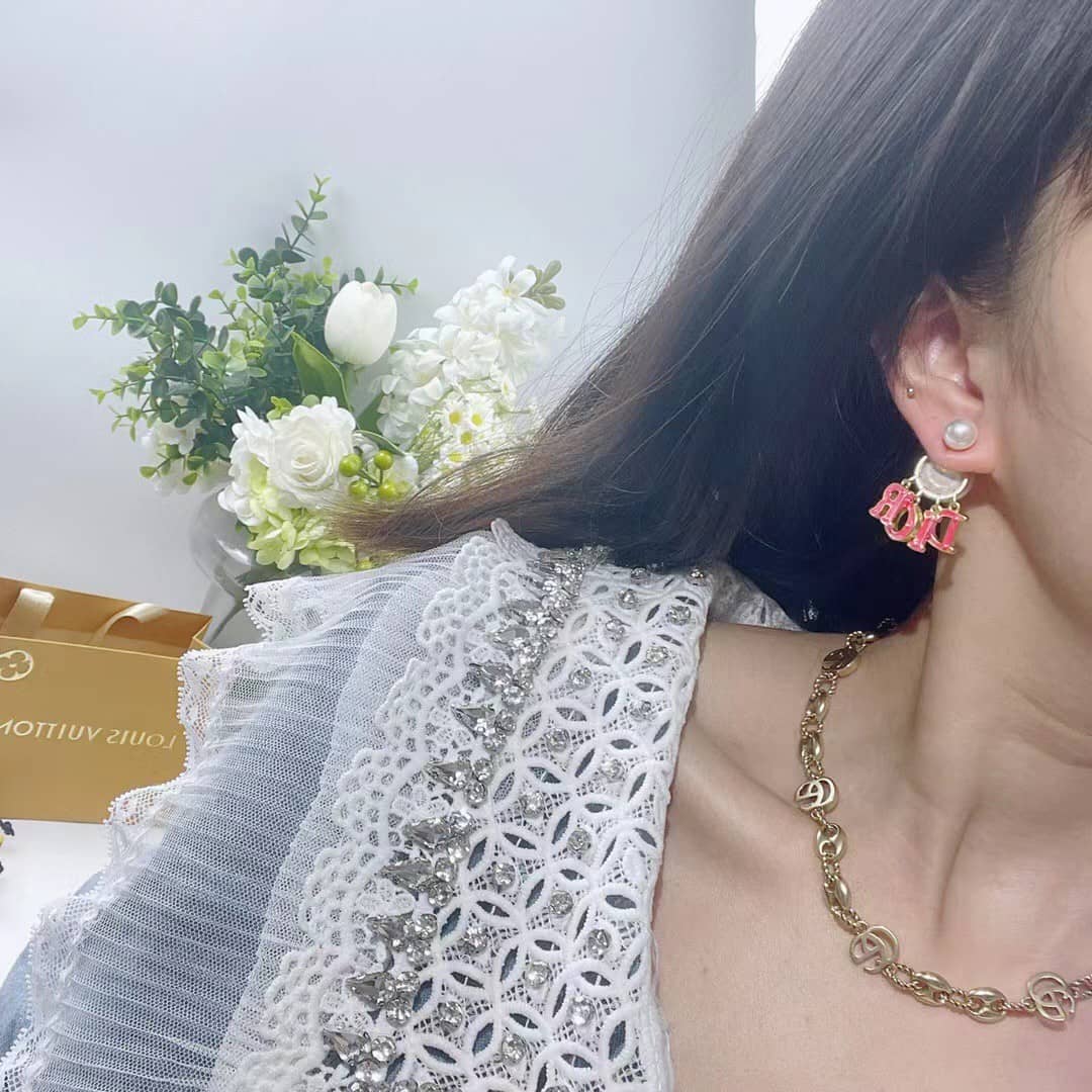 Best Chr1st1an D10r Classic Earring