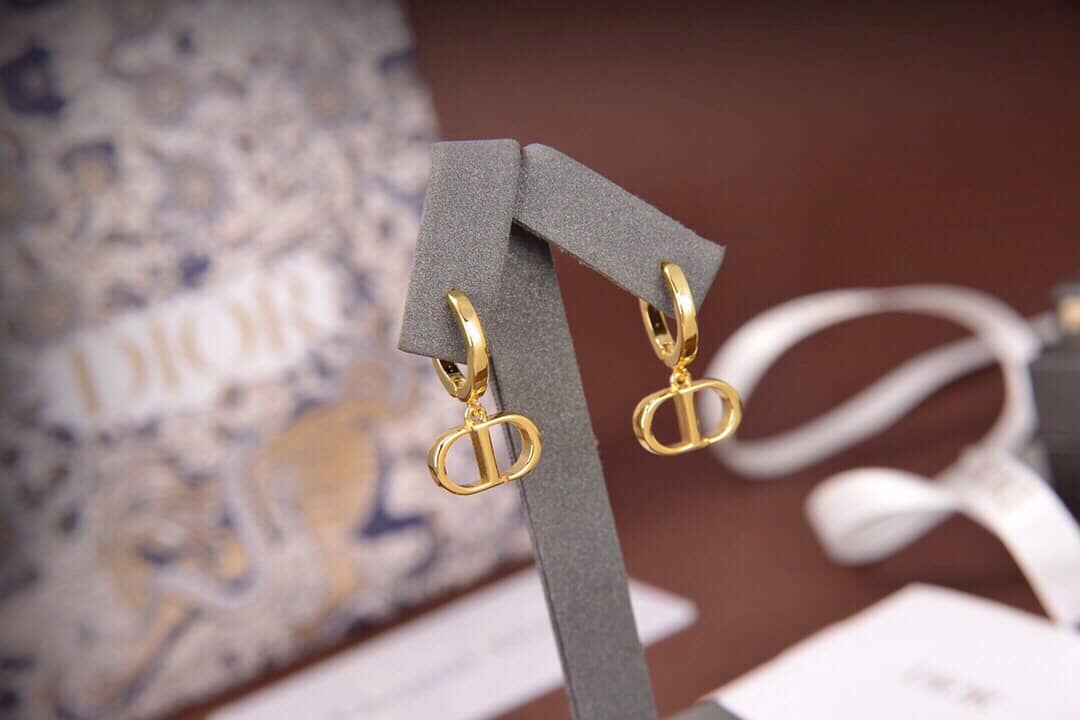 Best Chr1st1an D10r Classic Earring