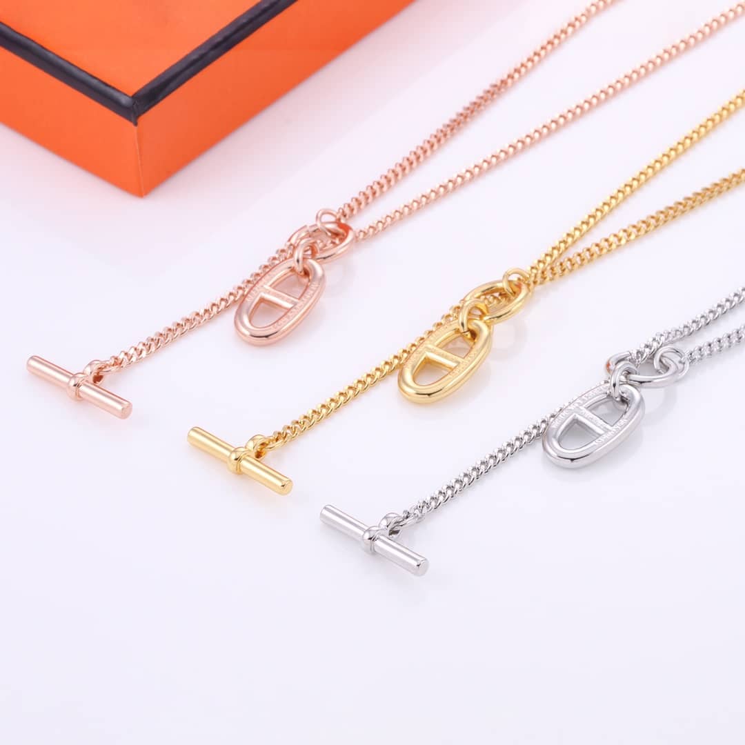Fake H**me5 Logo Necklace
