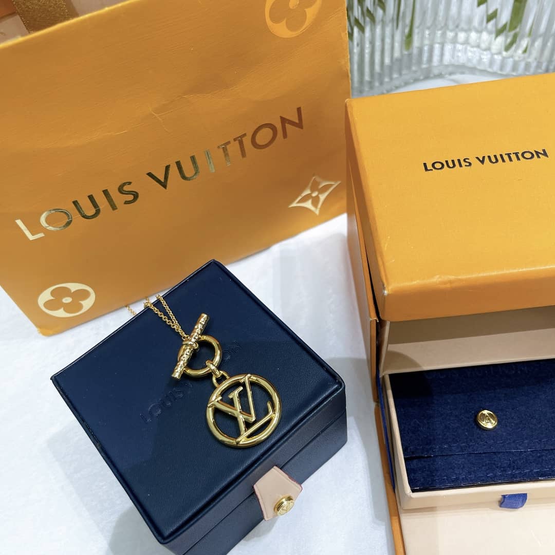 Wholesale L0vis Vvtt0n AAA+ Necklace