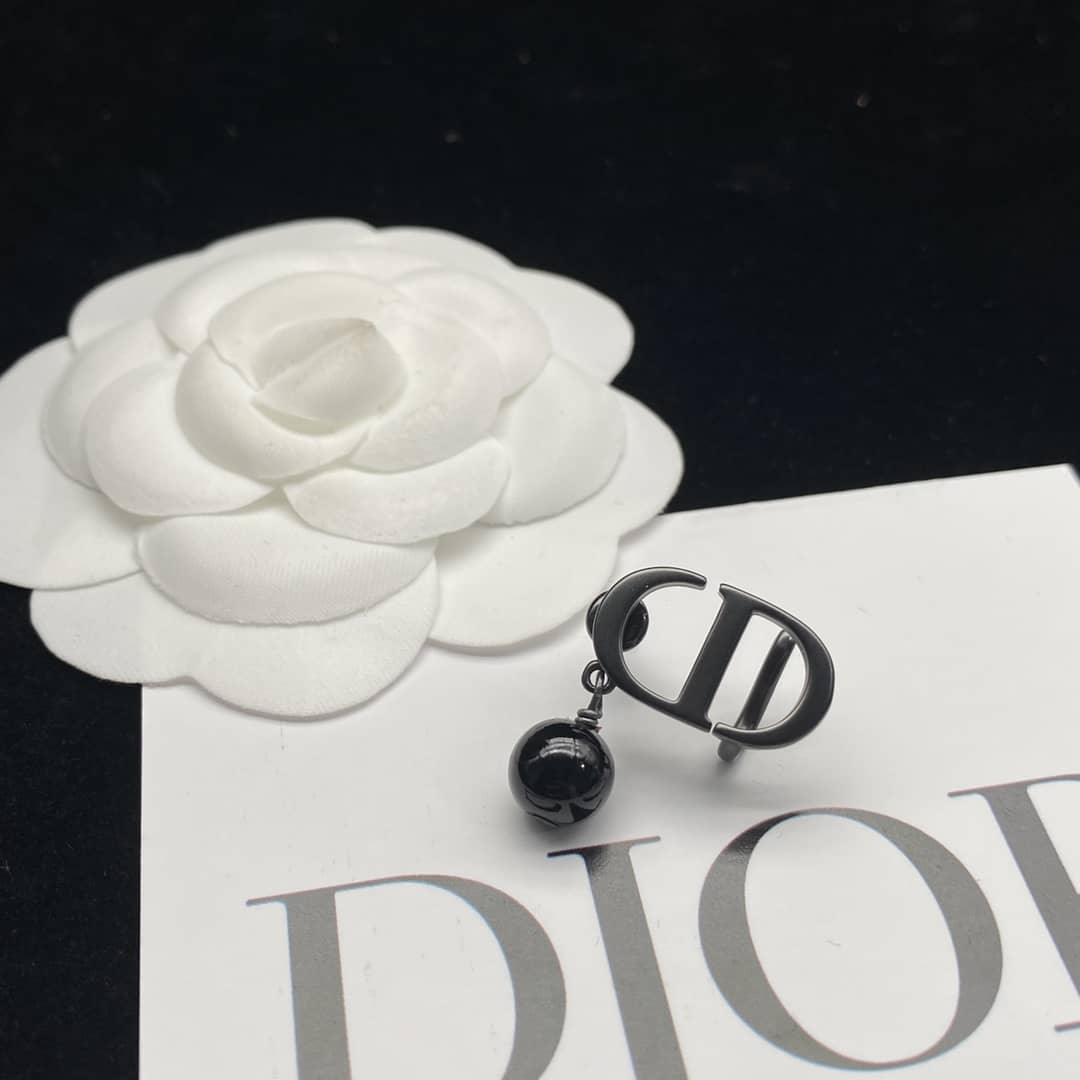 Best Chr1st1an D10r Classic Earring